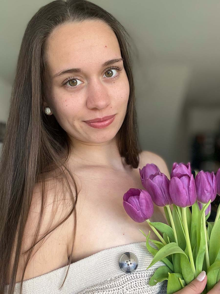 model-julia-2